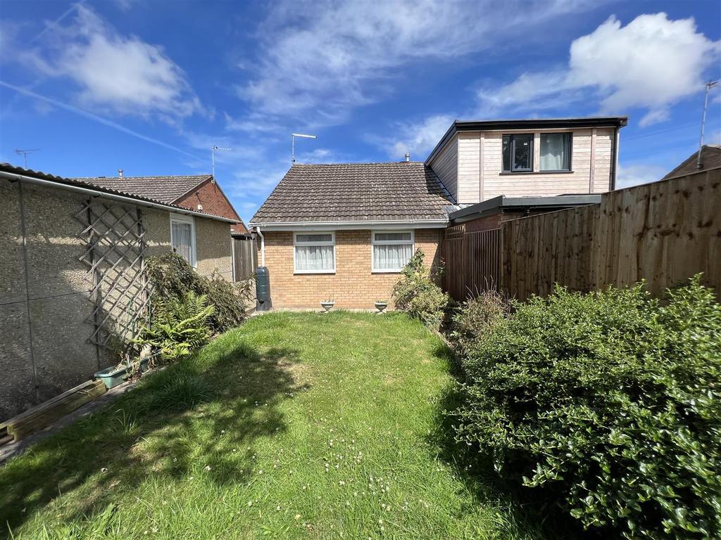 Far Meadow Lane, Irby, Wirral 2 bed semidetached bungalow for sale £