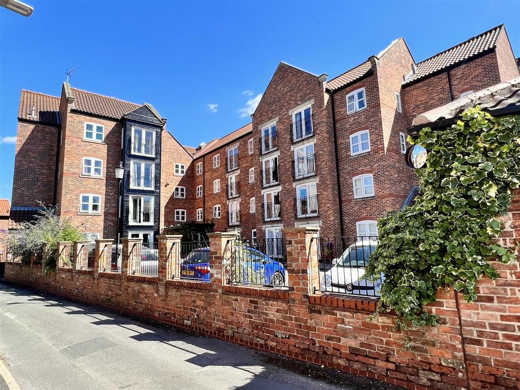 All Saints Court, Market Weighton, York 2 bed apartment £70,000