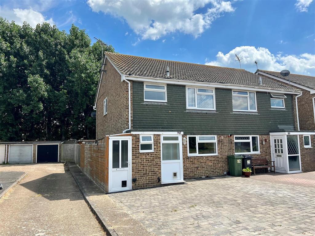 Aylesbury Avenue, Eastbourne 3 bed semidetached house £339,950