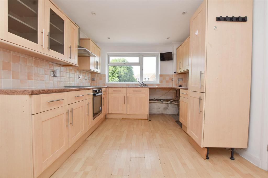 Aylesbury Avenue, Eastbourne 3 bed semidetached house £339,950