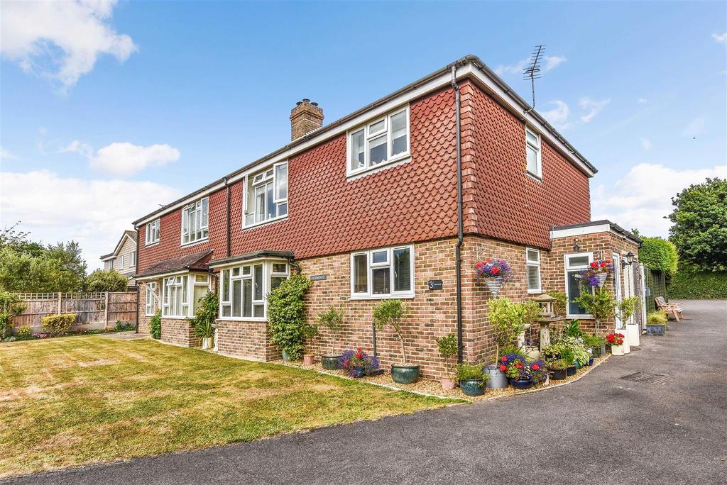 Crooked Lane, Birdham, Chichester 2 bed apartment for sale £295,000