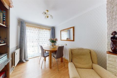 113 Eastfields, Folkestone, CT19 5RT