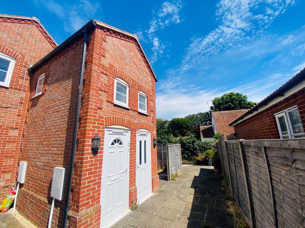 High Street, Selsey 1 bed flat £725 pcm (£167 pw)