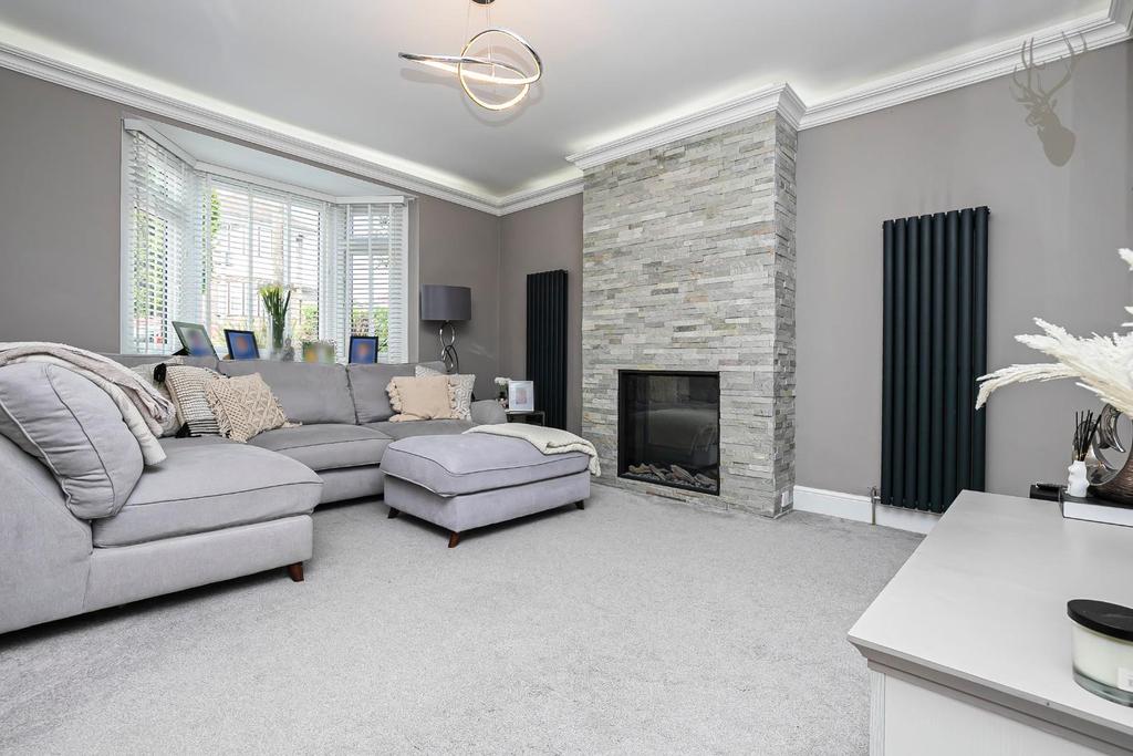 Lake Rise, Romford 3 bed semidetached house £700,000