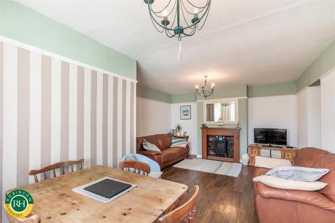 2 Spring Crescent, Sprotbrough, Doncaster, DN5 7QF
