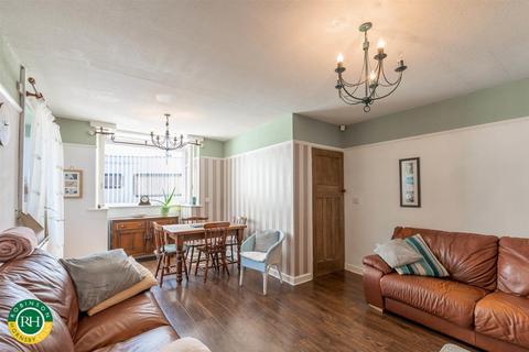 2 Spring Crescent, Sprotbrough, Doncaster, DN5 7QF
