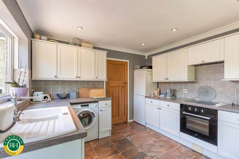 2 Spring Crescent, Sprotbrough, Doncaster, DN5 7QF