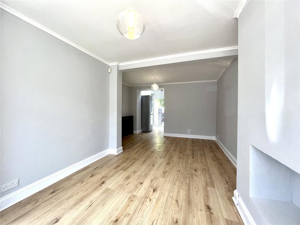 Dorchester Avenue, Bexley, Kent, DA5 2 bed property £1,500 pcm (£346 pw)