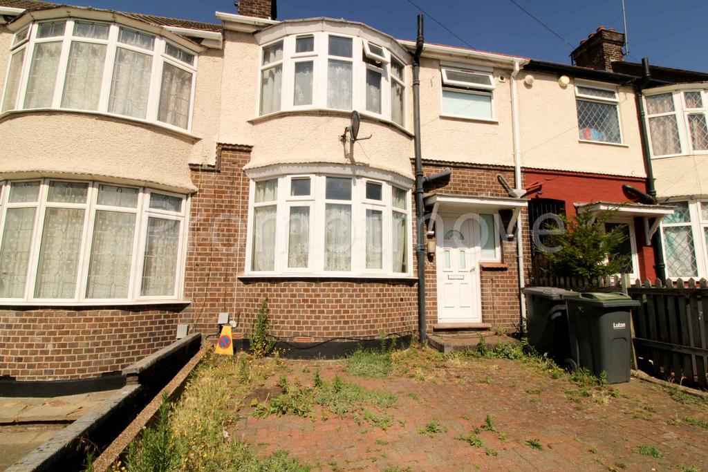 Beechwood Road Luton LU4 9RB 3 bed terraced house £1,350 pcm (£312 pw)