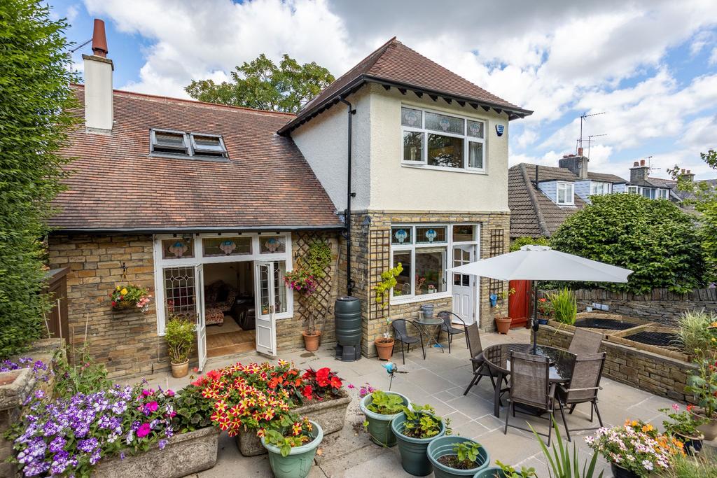 Upper Green Lane, Hove Edge, HD6 2NZ 4 bed detached house for sale £