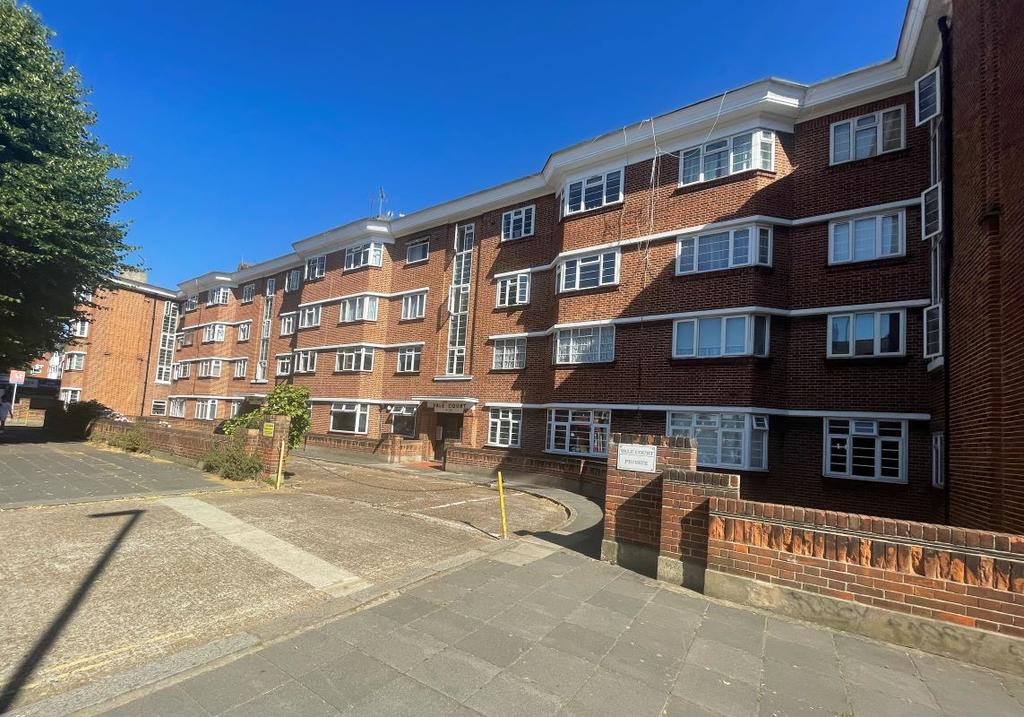 21 Vale Court, The Vale, Acton... 2 bed flat £100,000