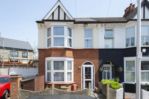 21 Waverley Road, London, E18 1HU