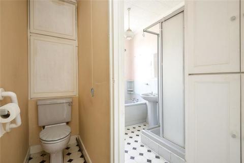21 Waverley Road, London, E18 1HU