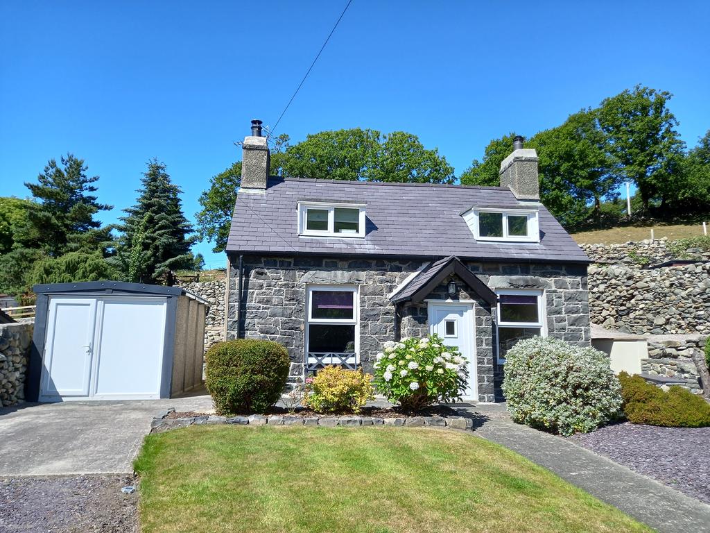 Valley Road, Llanfairfechan LL33 2 bed detached house £347,500