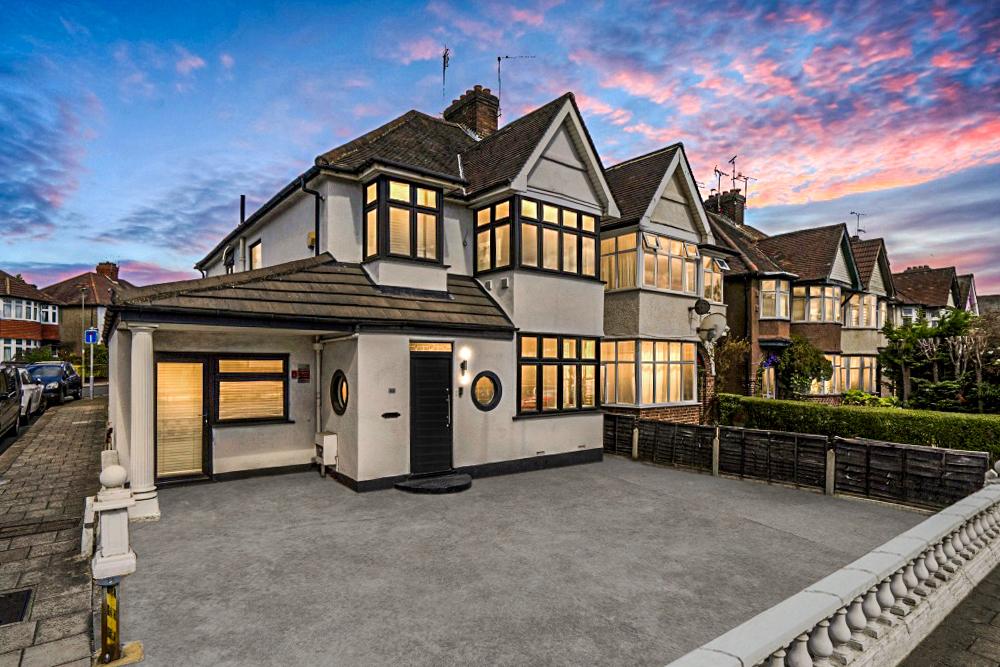 Watford Way, Mill Hill, NW7 4 bed semidetached house for sale £995,000