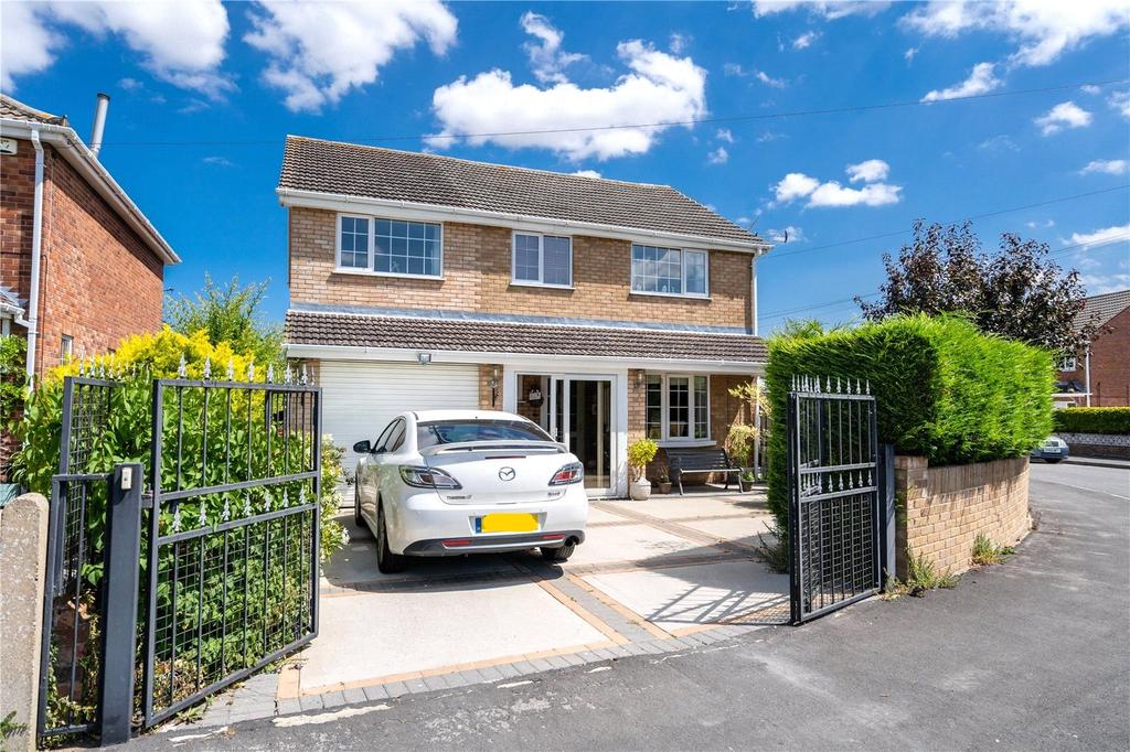 Archer Road, Waltham, Grimsby, DN37 4 bed detached house £320,000