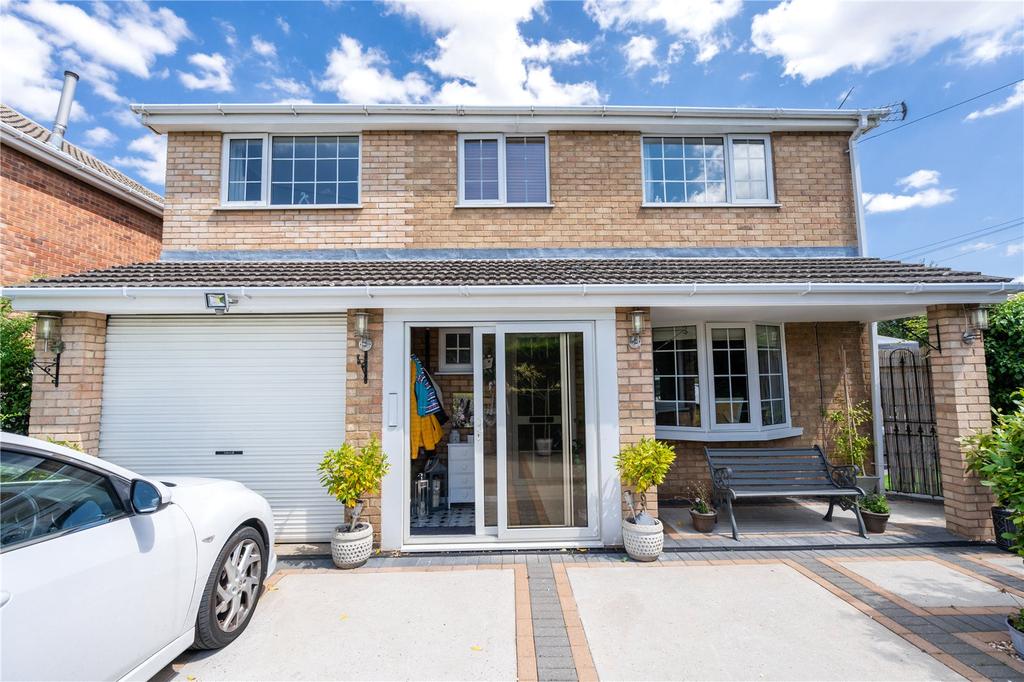 Archer Road, Waltham, Grimsby, DN37 4 bed detached house £320,000