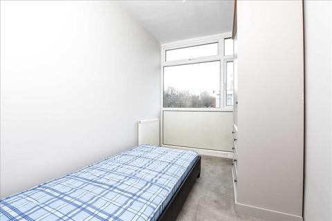4 bedroom end of terrace house for sale - Danebury Avenue, Roehampton