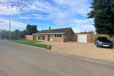 3 bedroom bungalow to rent, Fold Hill, Low Road, Friskney, PE22