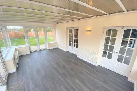 3 bedroom bungalow to rent, Fold Hill, Low Road, Friskney, PE22