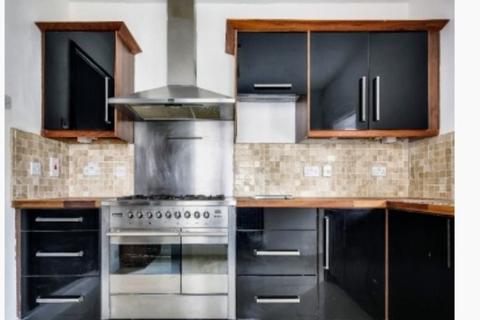 4 bedroom terraced house to rent, Ladysmith Avenue, London E6