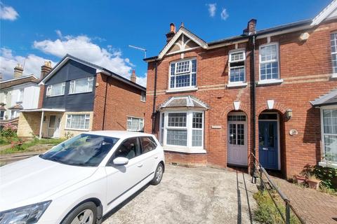 3 bedroom semi-detached house to rent, Earlsbrook Road, Redhill, Surrey, RH1