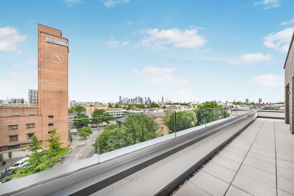 Burney Street Greenwich SE10 2 bed penthouse £3,000 pcm (£692 pw)