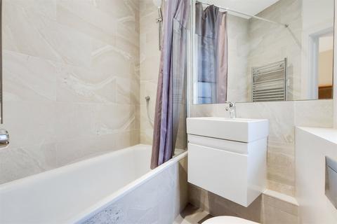 1 bedroom apartment for sale, Mall Chambers, Kensington Mall, Kensington, W8