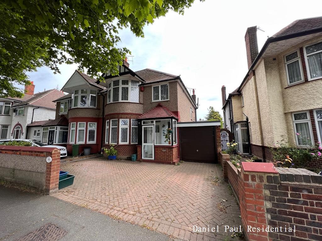 Boston Manor Road, Brentford TW8 3 bed semidetached house £2,500 pcm