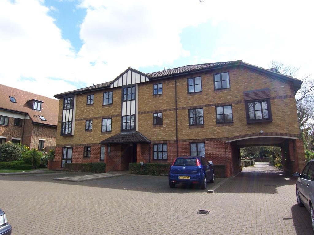 LEATHERHEAD 1 bed flat £950 pcm (£219 pw)