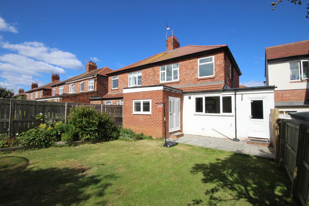 Holystone Avenue, Whitley Bay, Tyne... 3 bed semidetached house £400,000