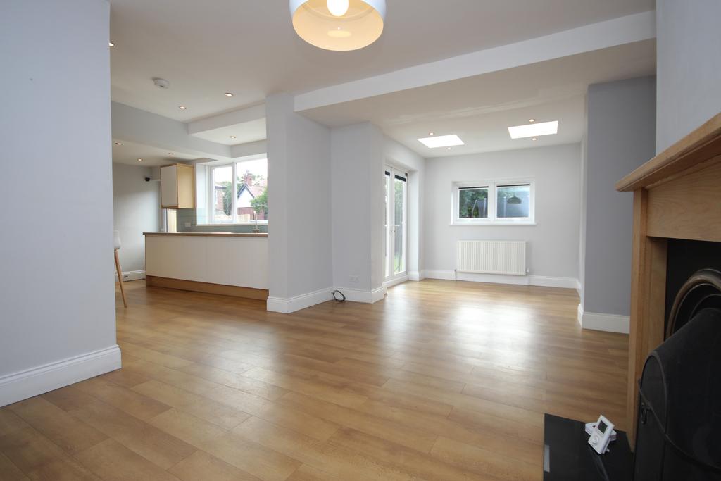 Holystone Avenue, Whitley Bay, Tyne... 3 bed semidetached house £400,000