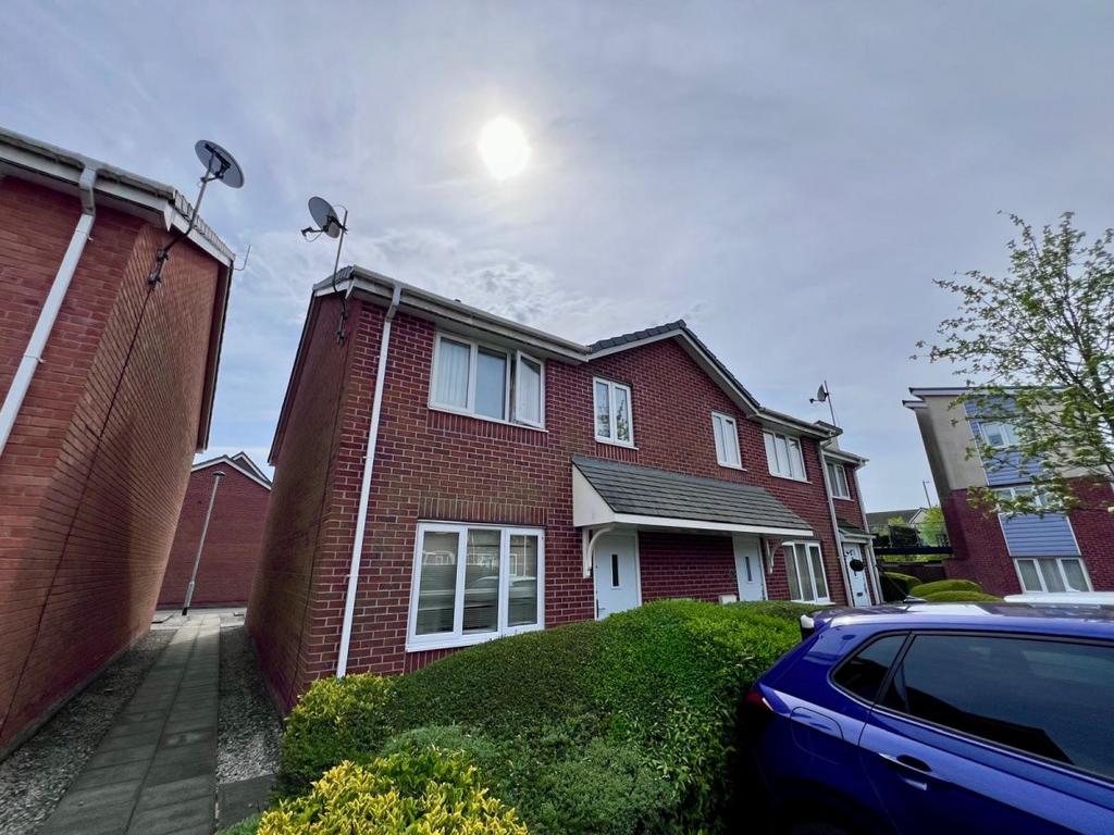 Chandlers Close, Chorley 2 bed semidetached house to rent £825 pcm (£190 pw)