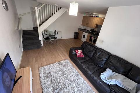 2 bedroom semi-detached house to rent, Chandlers Close, Chorley