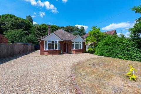 3 bedroom bungalow for sale - The Street, Bramley, Tadley, Hampshire, RG26