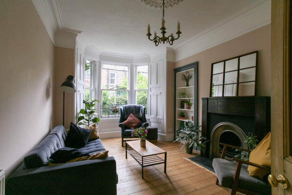 Parkvale Place, Leith Links... 1 bed flat £900 pcm (£208 pw)