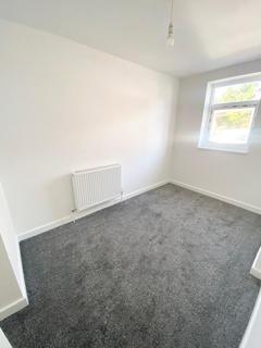 2 bedroom flat to rent, THE CIRCLE MOORENDS , DONCASTER , DN8