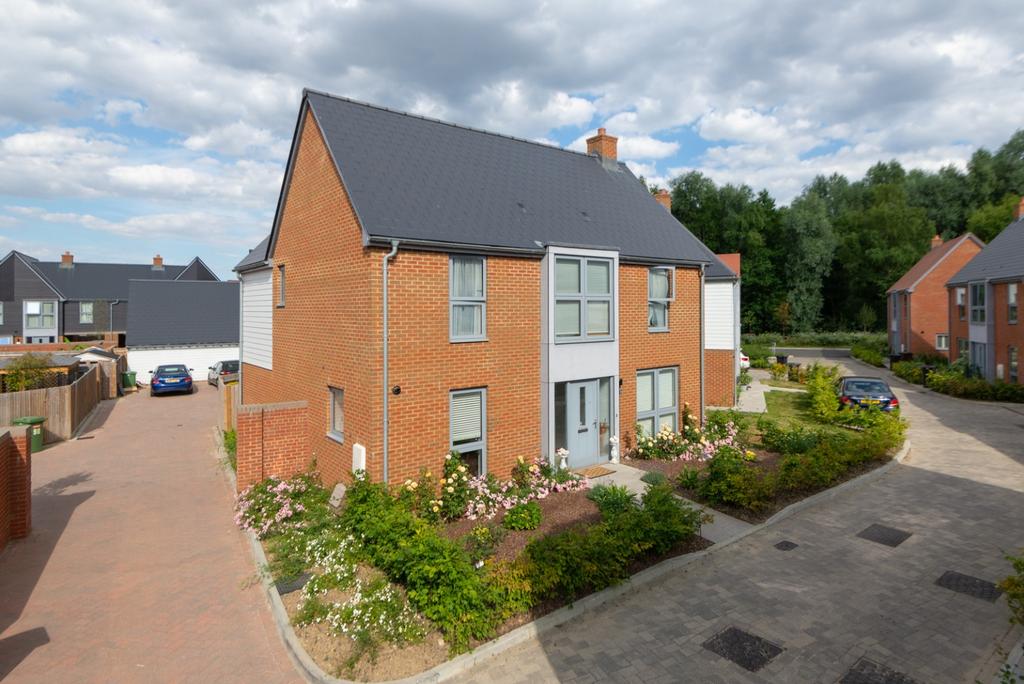 Drive, Ashford 4 bed detached house £500,000