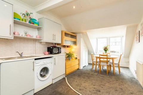 4 bedroom flat to rent, Casselbank Street, The Shore, Edinburgh, EH6