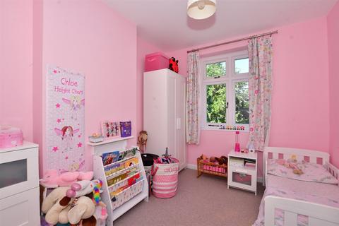 15 Linden Road, Leatherhead, KT22 7JB
