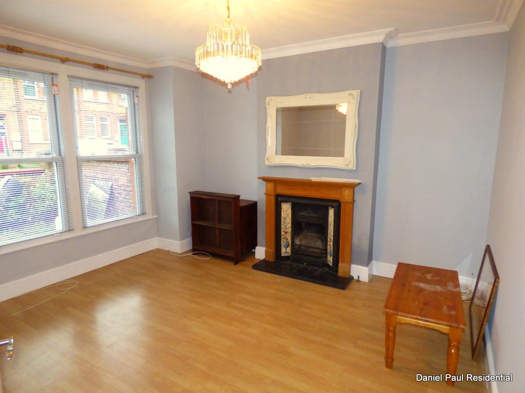 Lawrence Road, London W5 4 bed terraced house £2,400 pcm (£554 pw)