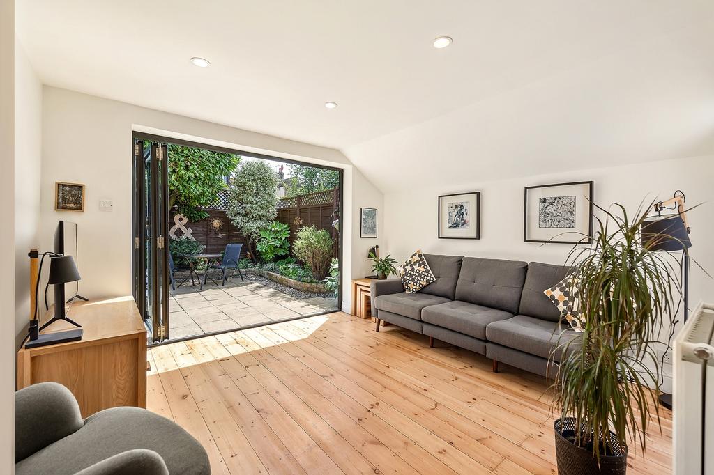 Kenyon Street, Fulham, London, SW6 3 bed apartment £950,000