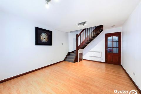 12 Kingfisher Walk, London, NW9 5AD