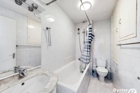 12 Kingfisher Walk, London, NW9 5AD