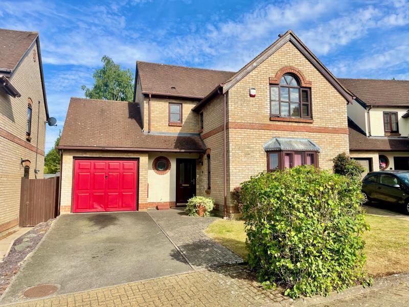 Bodiam Close, Shenley Church End 3 bed detached house £1,650 pcm (£