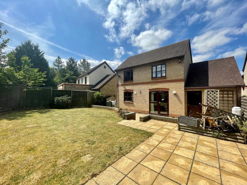 Bodiam Close, Shenley Church End 3 bed detached house £1,650 pcm (£
