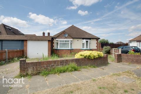 11 Barton Close, Shepperton, TW17 9AQ