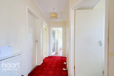 11 Barton Close, Shepperton, TW17 9AQ