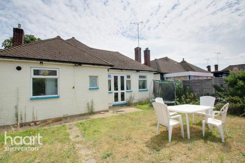 11 Barton Close, Shepperton, TW17 9AQ