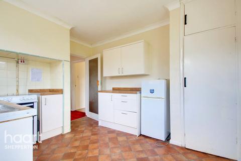 11 Barton Close, Shepperton, TW17 9AQ